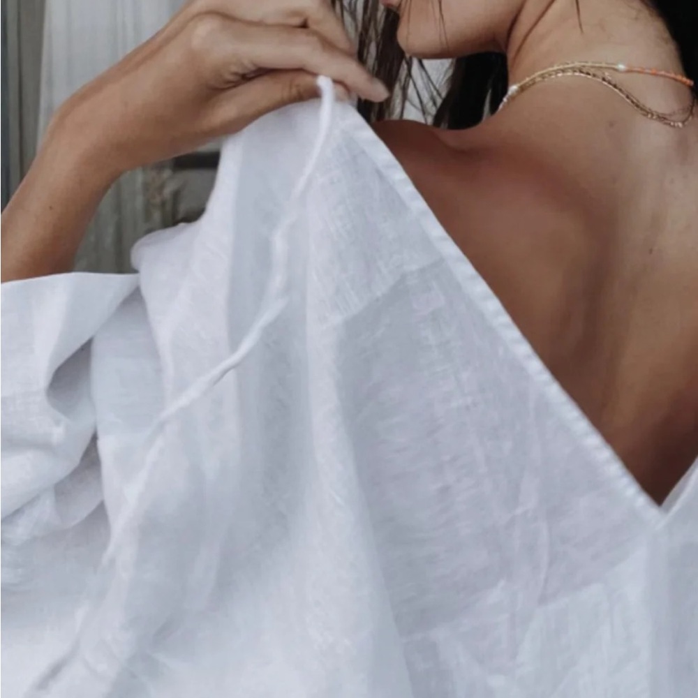 Unik White V-Neck Tunic - Picture 6 of 12